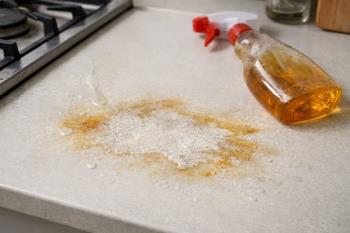 Yağ Çözücü Leke Yaptı